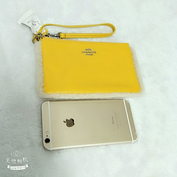 Coach Medium Pebble Leather Wristlets w/ Shearling - Picture 7 of 7